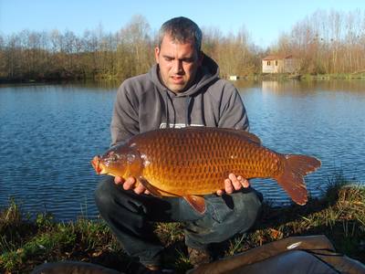 Monica peche a la carpe en normandie