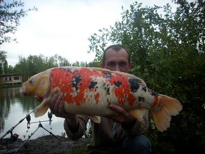 Monica peche a la carpe en normandie